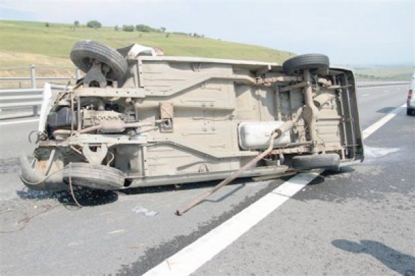 A aruncat autoutilitara de lapte în prăpastie, să se răzbune pe patronul care nu-i dădea banii